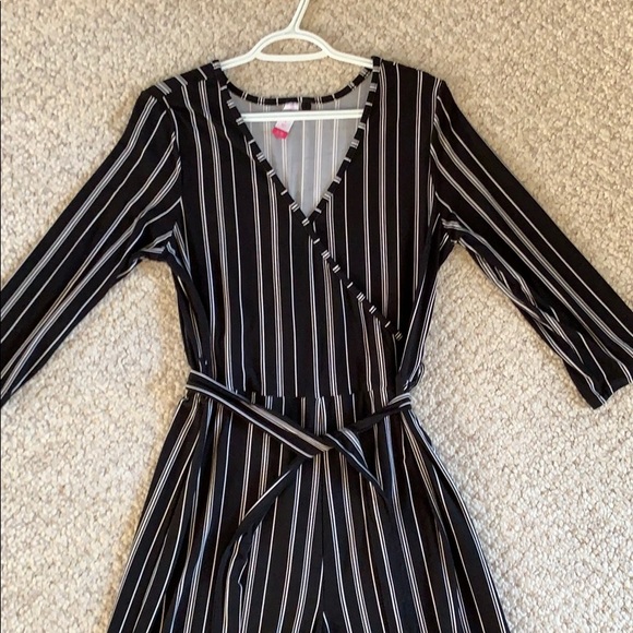 Striped 3/4-Sleeve Jumpsuit - Picture 3 of 4